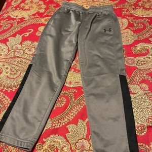 🍁Fall Sale 🍁 
UA Boys sweatpants